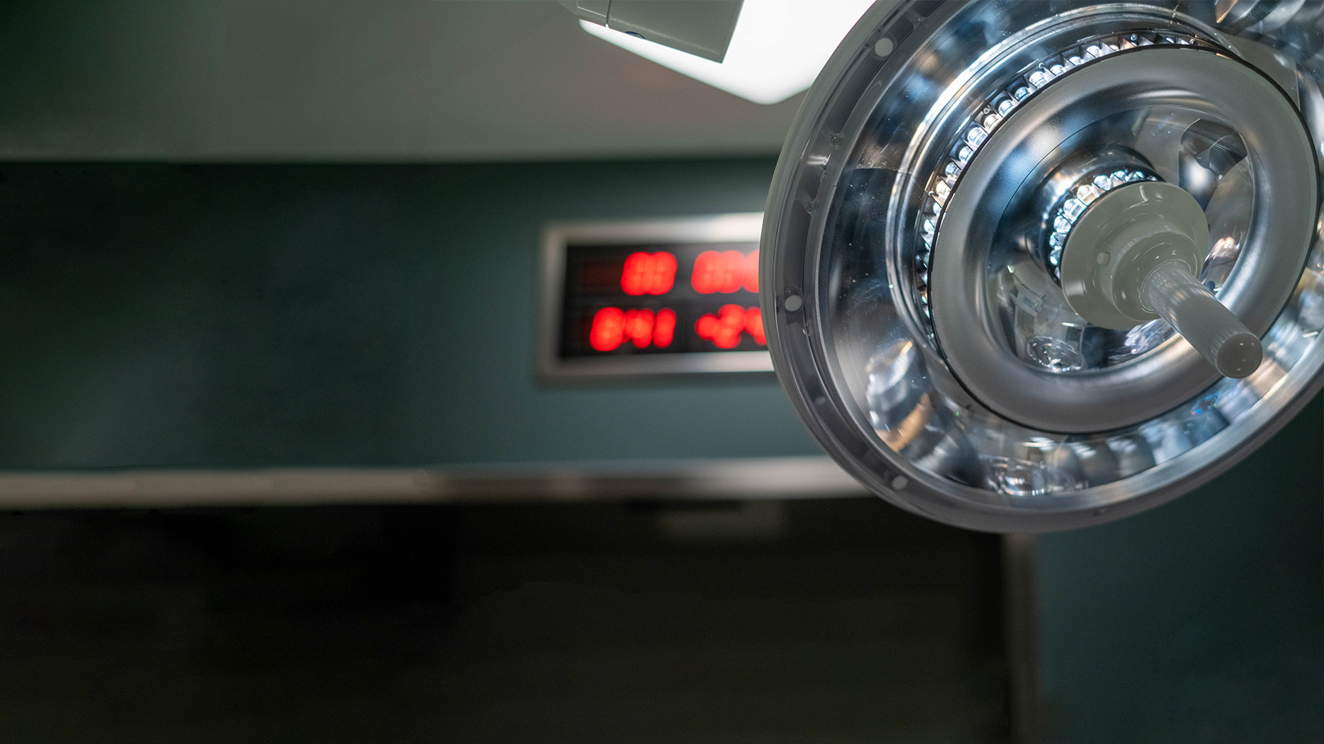 Illuminazione sicura in ambiente ospedaliero: a Seregno il Seminario CEI dedicato alla lampada scialitica